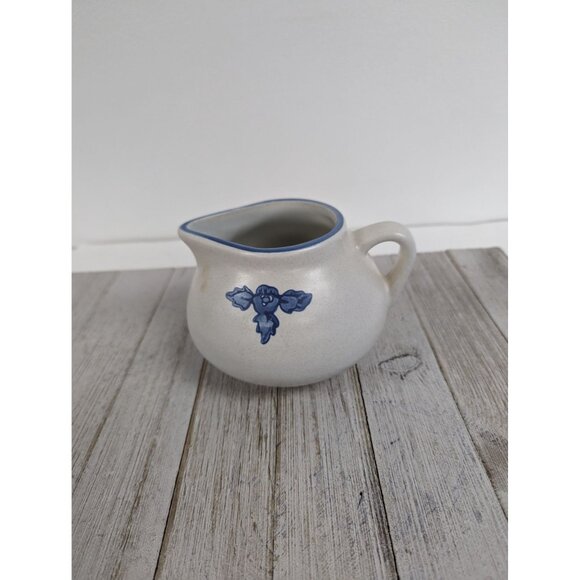 Pfaltzgraff Yorktowne Gravy Pitcher #2 Stoneware USA Blue - Picture 1 of 4